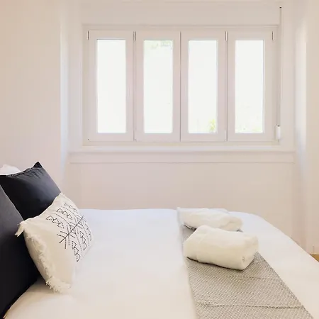 4da- Sunlit Apartment, Beautifully Designed In The Heart Of The City's Desirable Area