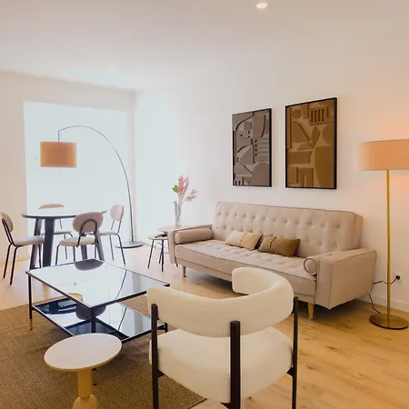 4da- Sunlit Apartment, Beautifully Designed In The Heart Of The City's Desirable Area * Lisboa