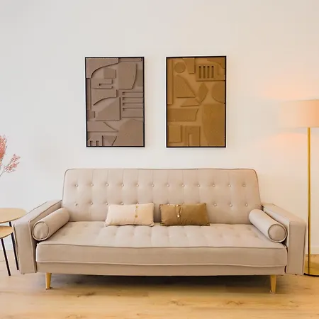 4da- Sunlit Apartment, Beautifully Designed In The Heart Of The City's Desirable Area * Лиссабон