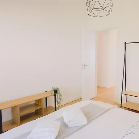 4da- Sunlit Apartment, Beautifully Designed In The Heart Of The City's Desirable Area