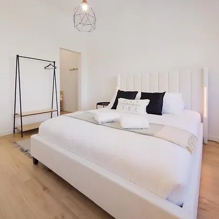 4da- Sunlit Apartment, Beautifully Designed In The Heart Of The City's Desirable Area 公寓