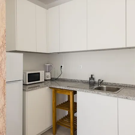 4da- Sunlit Apartment, Beautifully Designed In The Heart Of The City's Desirable Area *