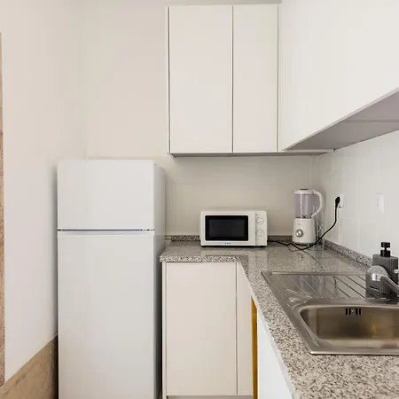 4da- Sunlit Apartment, Beautifully Designed In The Heart Of The City's Desirable Area Апартаменты