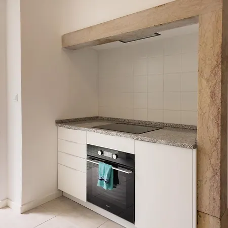 Апартаменты 4da- Sunlit Apartment, Beautifully Designed In The Heart Of The City's Desirable Area
