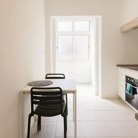 4da- Sunlit Apartment, Beautifully Designed In The Heart Of The City's Desirable Area 公寓 Lisboa